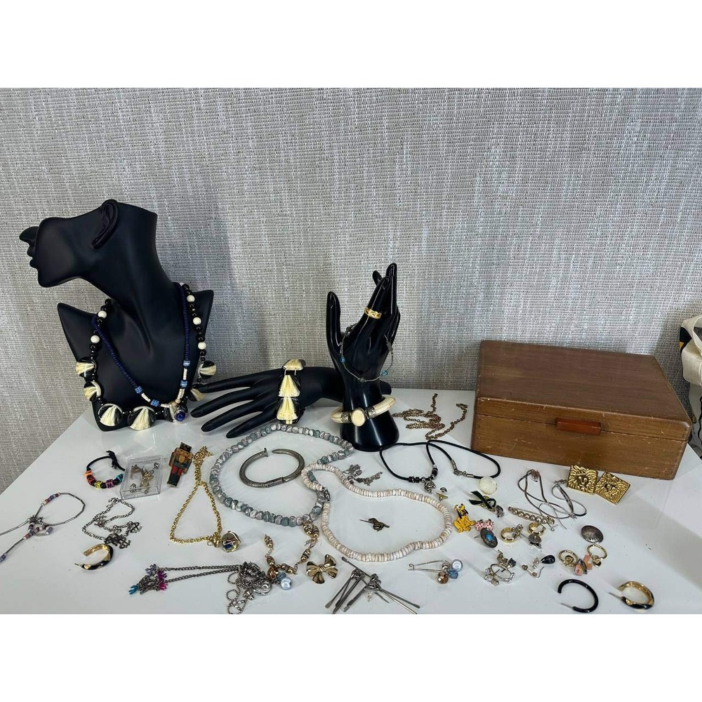Vintage‎ Costume Jewelry Estate Lot Mixed Necklaces Pins Earrings 056 (24)